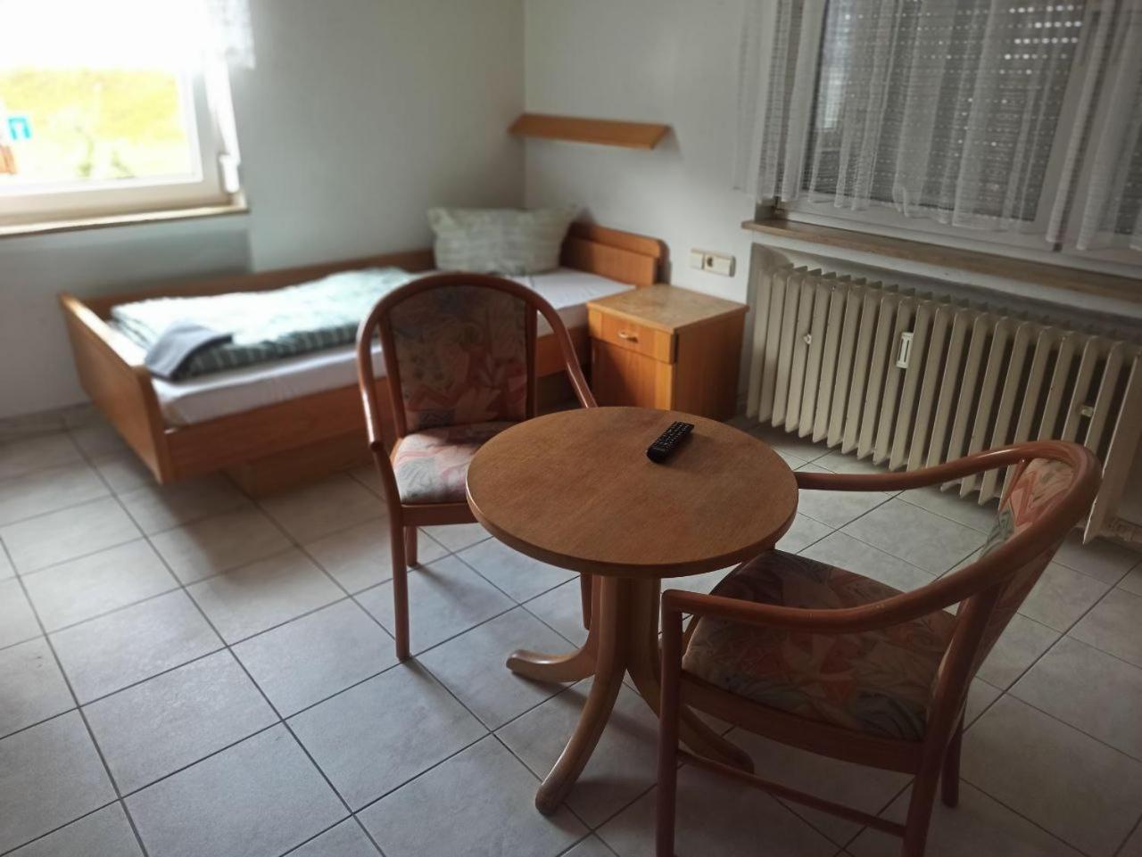 Monteurzimmer - วัลด์บรอนน์ ภายนอก รูปภาพ